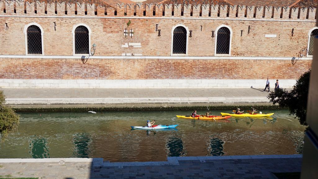 Ca Arsenale Apartment Venice Luaran gambar